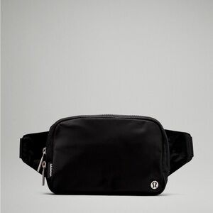 lululemon everywhere belt bag – 2L– new, NWT, black